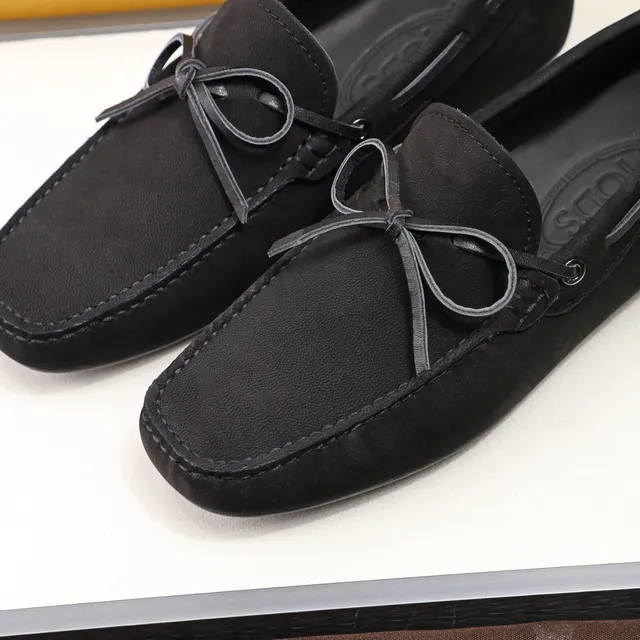 Tod's Mocassin de cuir noir aspect daim avec détail de nœud avant 8