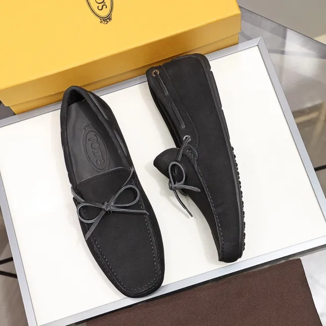 Tod's Mocassin de cuir noir aspect daim avec détail de nœud avant 9