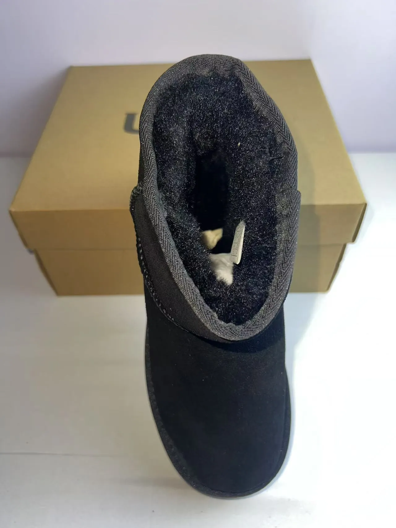 UGG 黑色平台鞋底麂皮面雪靴 3