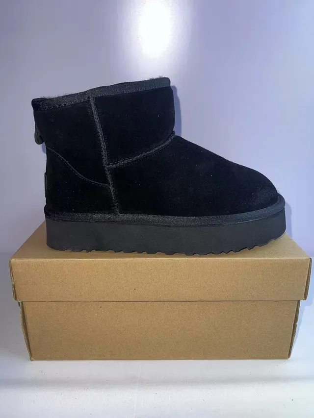 UGG 黑色平台鞋底麂皮面雪靴 4