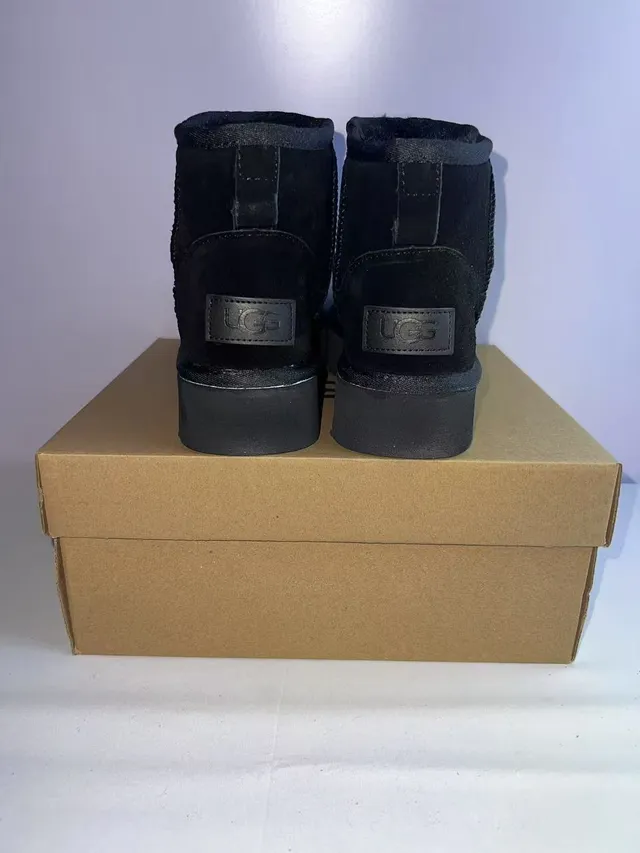 UGG 黑色平台鞋底麂皮面雪靴 5