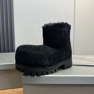 UGG 黑色羊麂皮上层剪羊毛衬里翻口雪靴