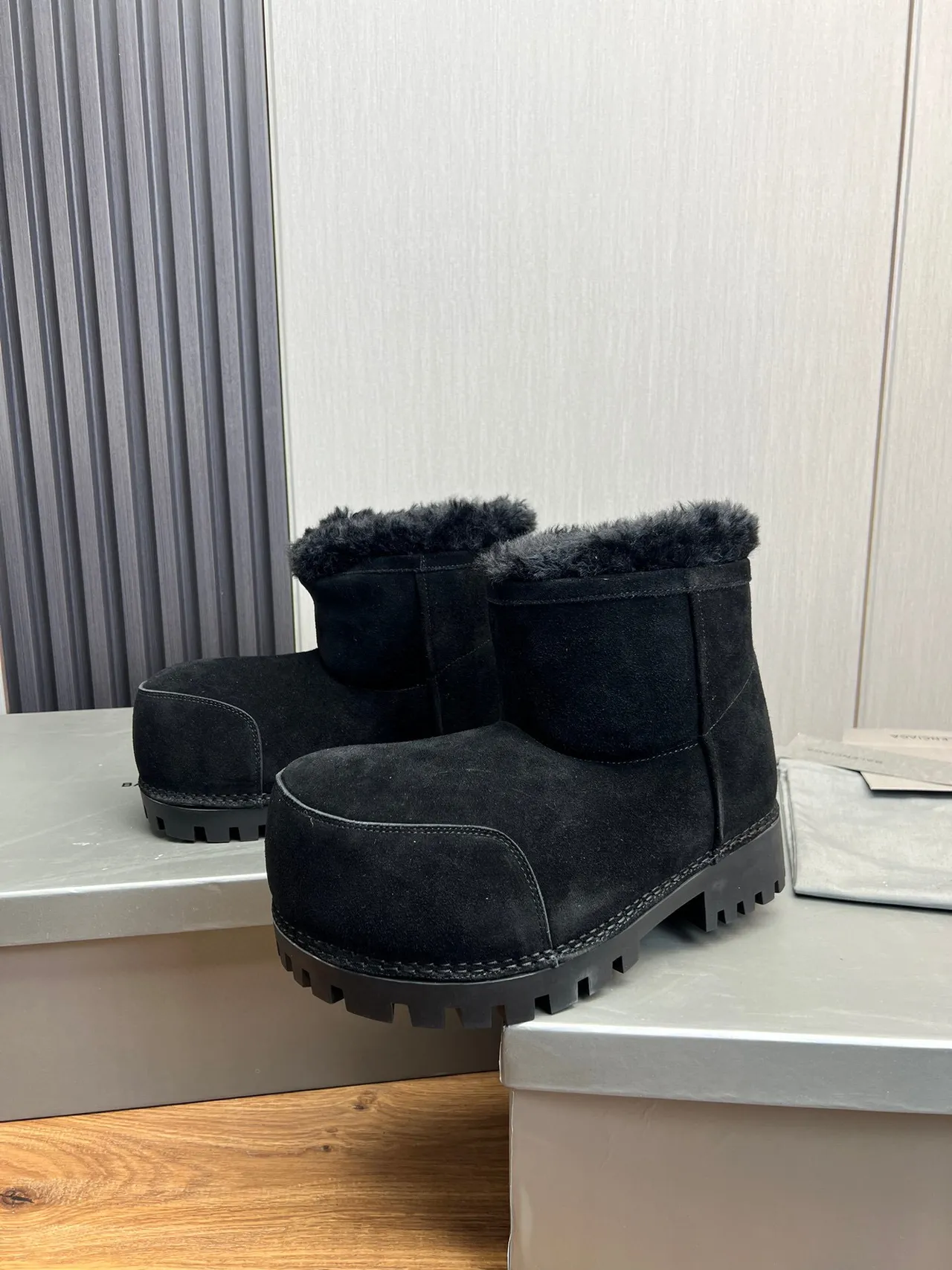 UGG Black Suede Upper Shearling-Lined Cuff Snow Boots 4