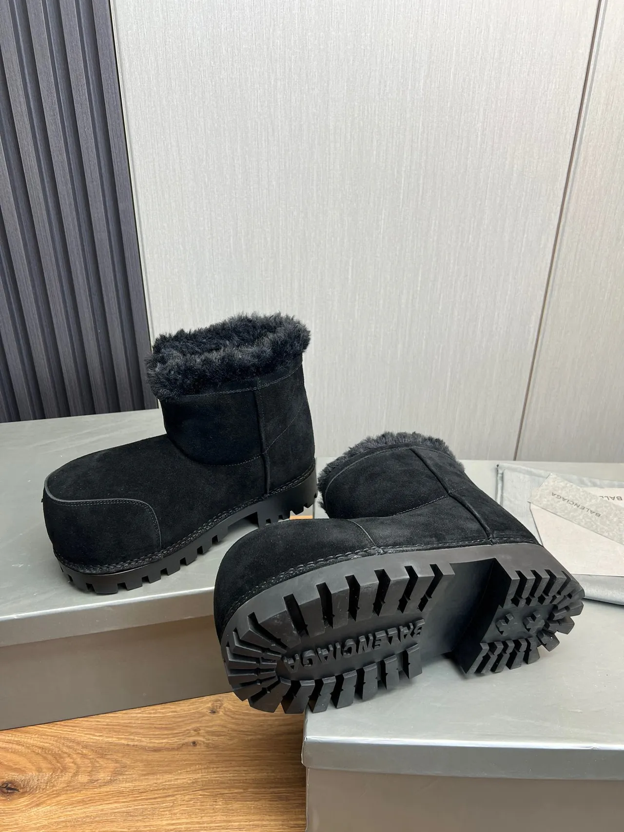 UGG Black Suede Upper Shearling-Lined Cuff Snow Boots 7