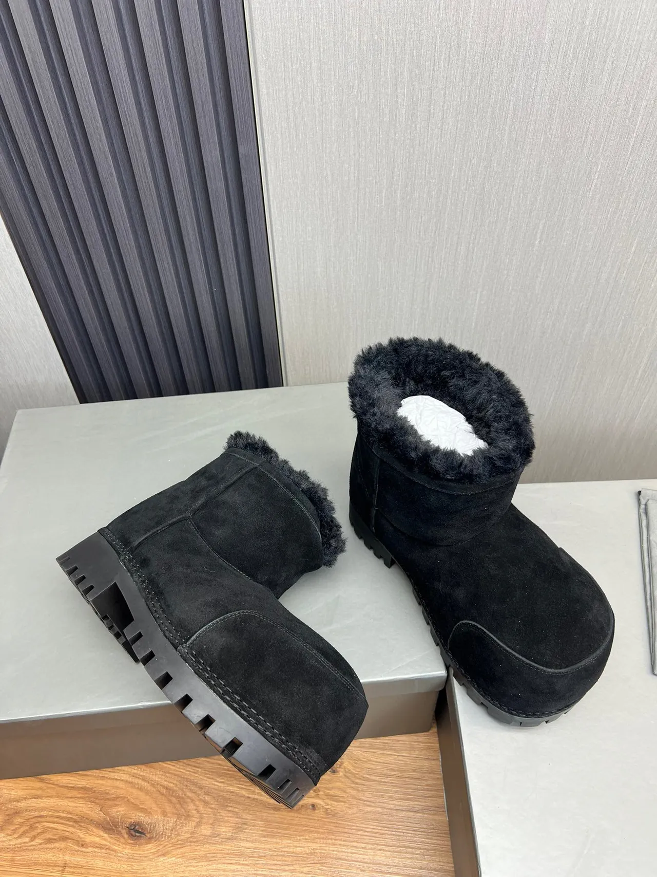 UGG Black Suede Upper Shearling-Lined Cuff Snow Boots 8