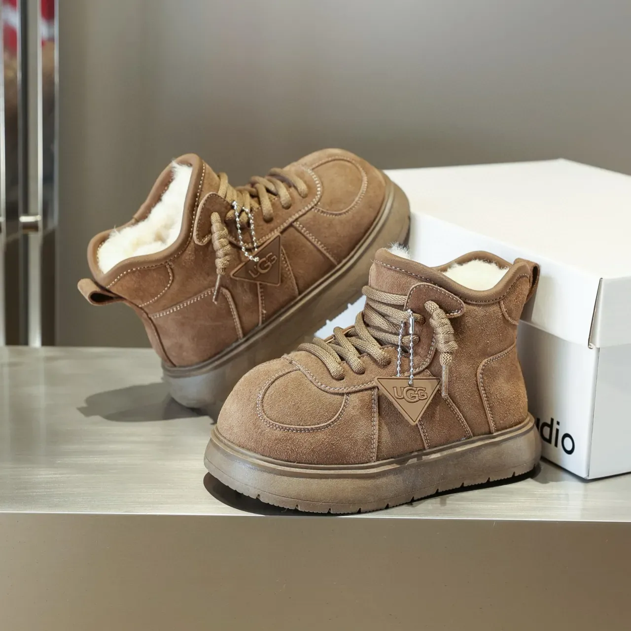 UGG Brown Suede Shearling-Lined Lace-Up Snow Boots 6
