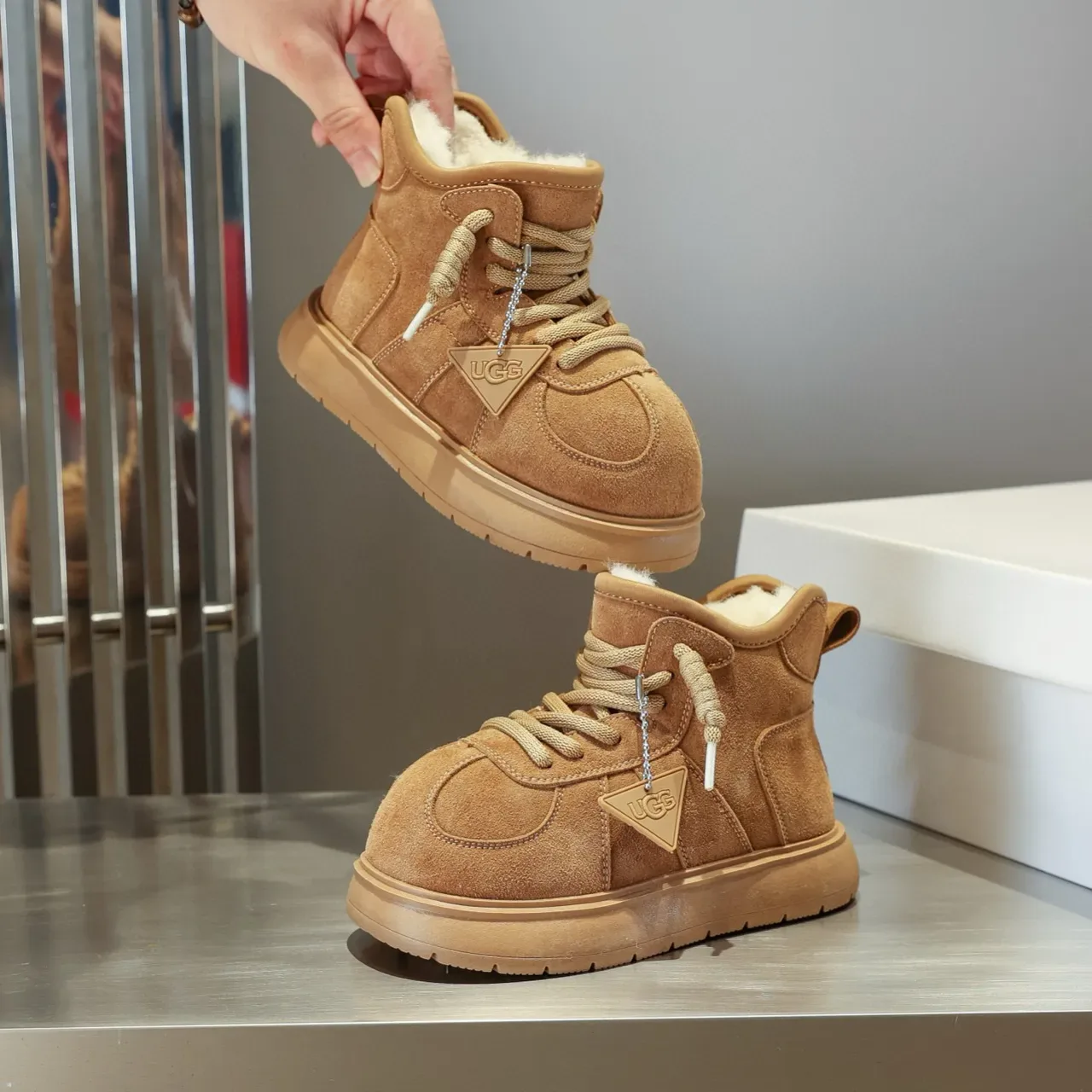 UGG Brown Suede Shearling-Lined Lace-Up Snow Boots 9