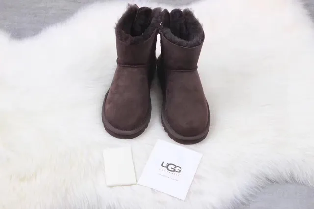 UGG Classic Mini Brown Suede Shearling-Lined Snow Boots 7