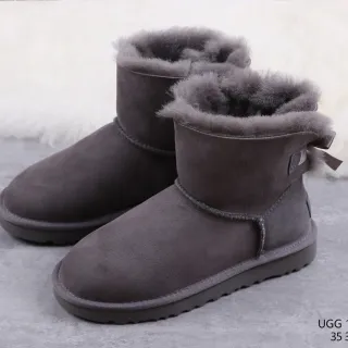 UGG क्लासिक मिनी चारकोल ग्रे शीयरलिंग-लाइंड स्नो बूट