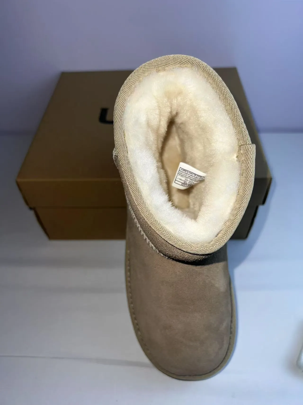 UGG Botas de Nieve Beige Clásicas de Plataforma Cortas 5