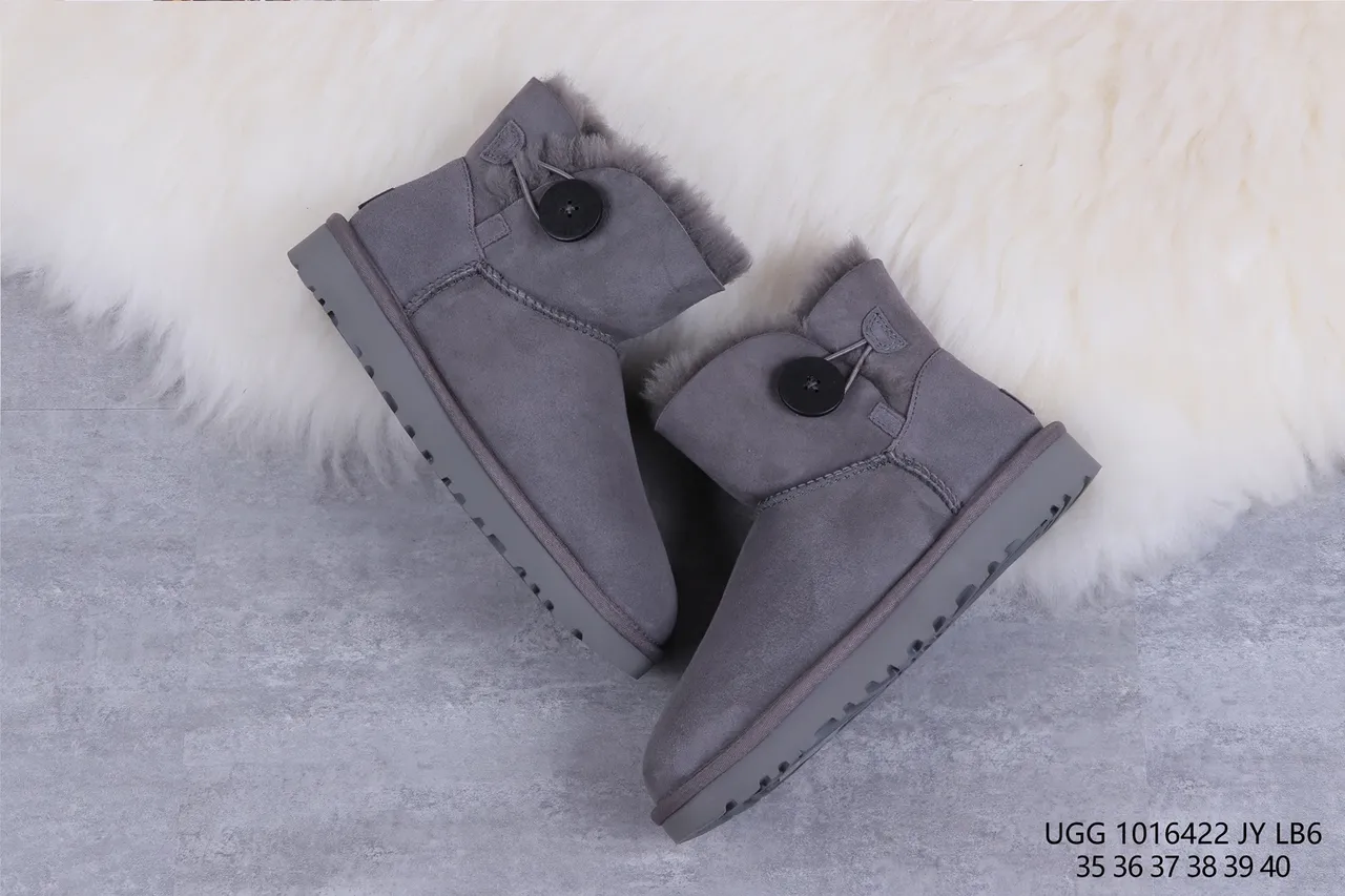 UGG Gray Suede Upper Shearling Lining Snow Boots 7