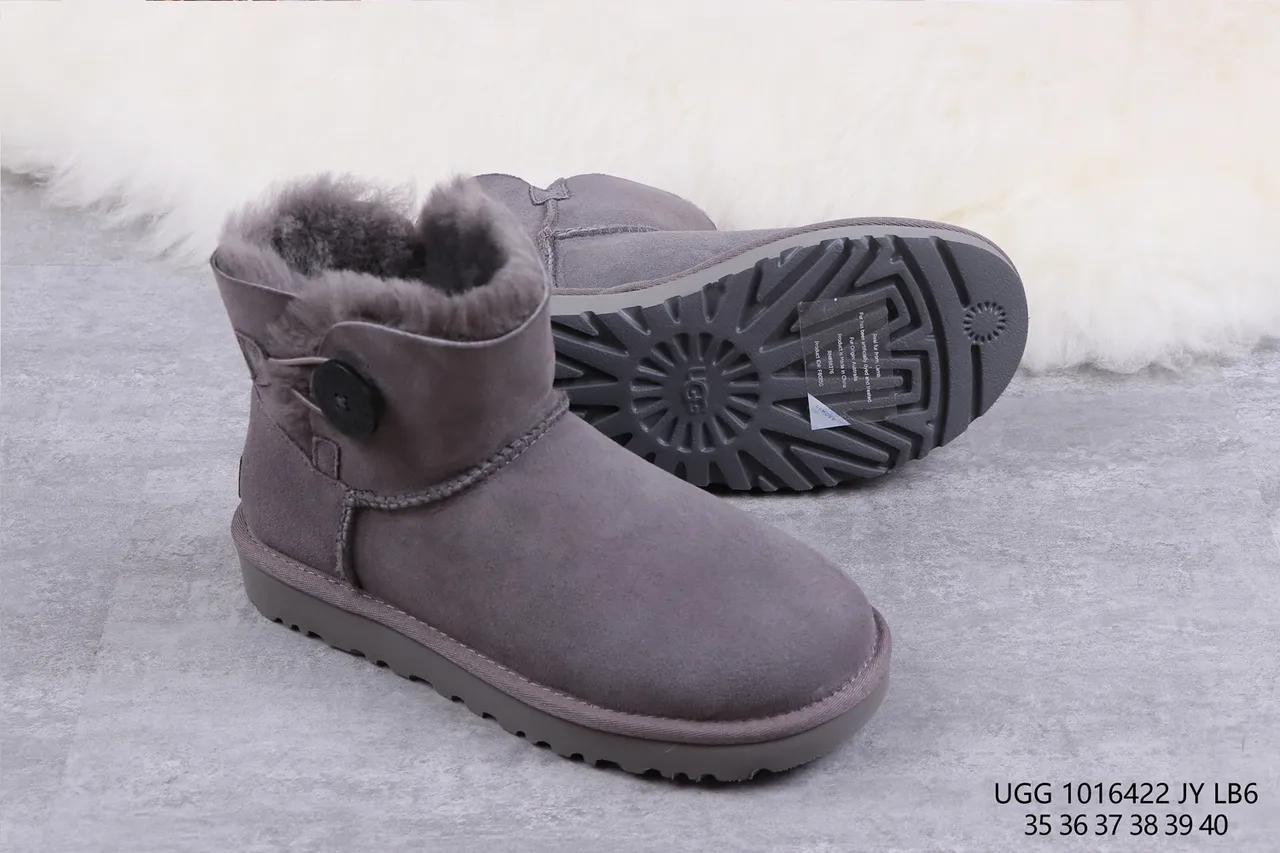 UGG Gray Suede Upper Shearling Lining Snow Boots 10