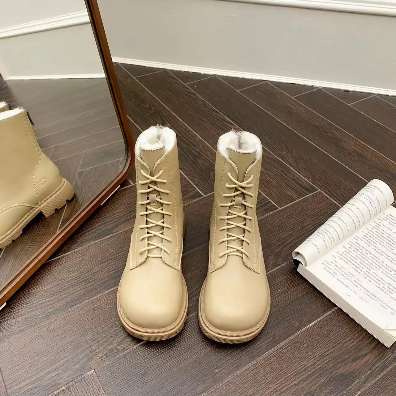 UGG Tasman Beige White 系带羊毛内里踝靴 3