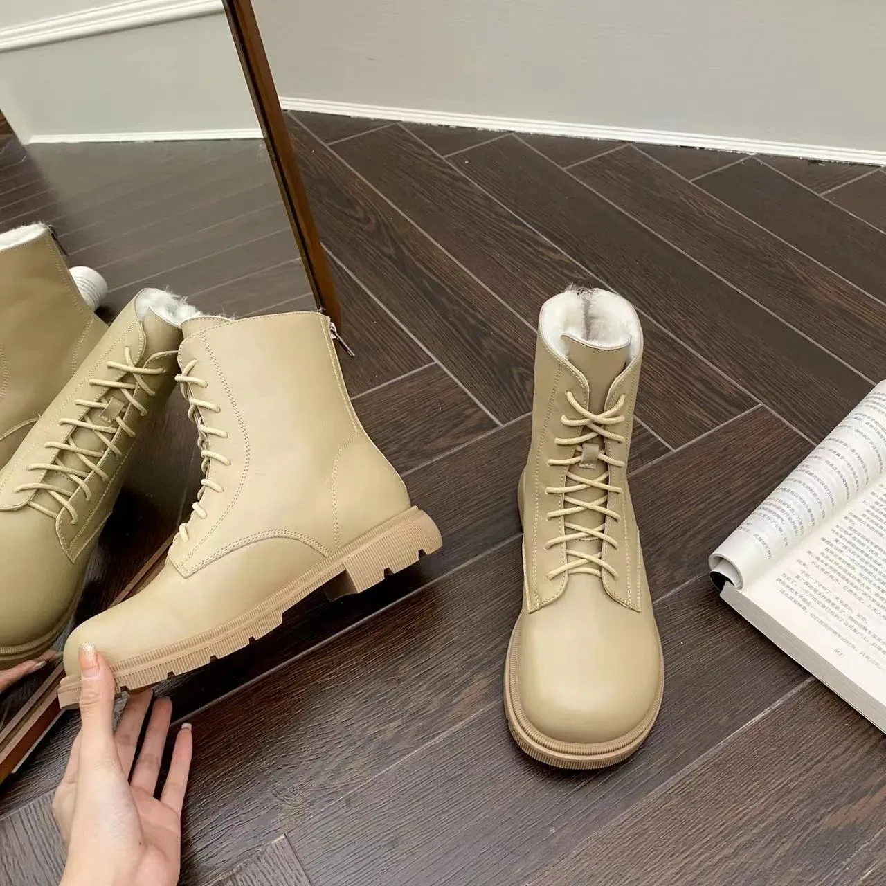 UGG Tasman Beige White 系带羊毛内里踝靴 4
