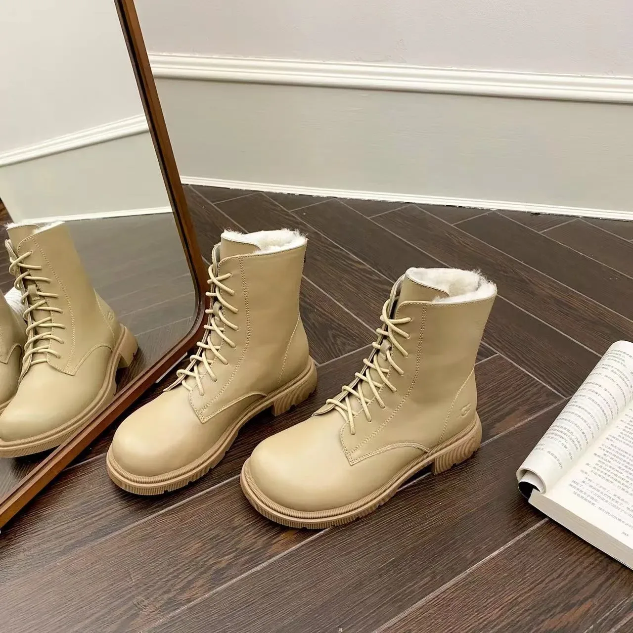 UGG Tasman Beige White 系带羊毛内里踝靴 5