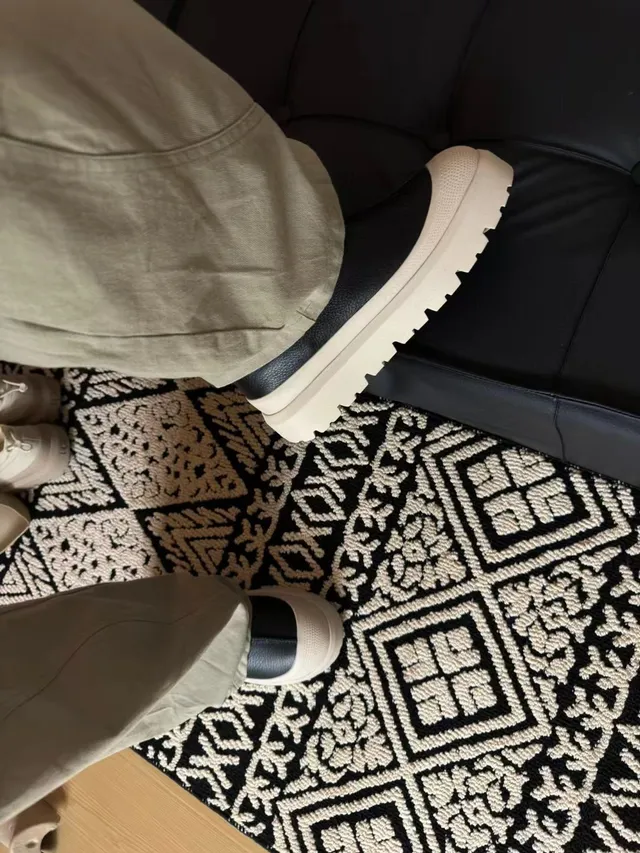 UGG Tasman أسود/بيج slip-on منصة أحذية كاجوال 9