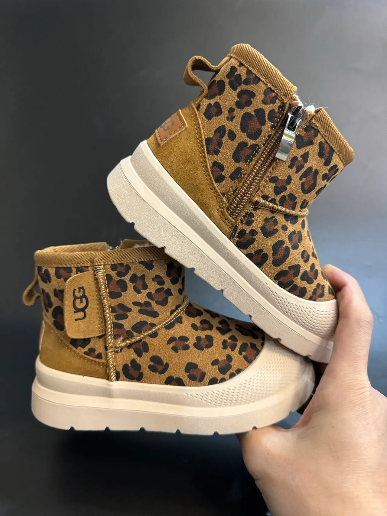 UGG Tasman Black Children's Snow Boots 16