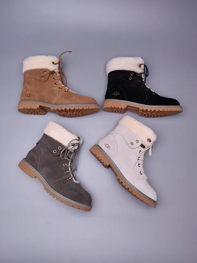 UGG Tasman Bottines de cheville noires en suédine doublées de peau de mouton à lacets 3