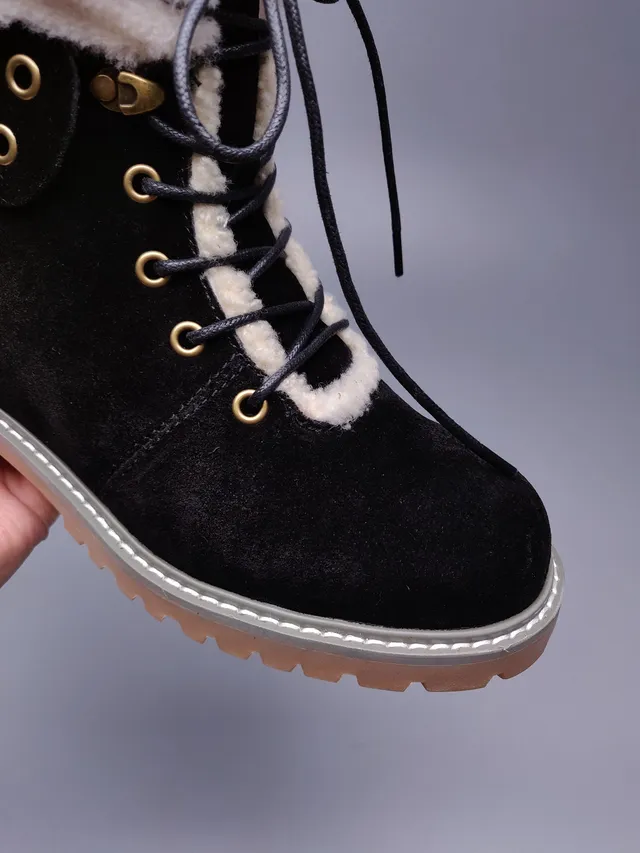 UGG Tasman Bottines de cheville noires en suédine doublées de peau de mouton à lacets 13