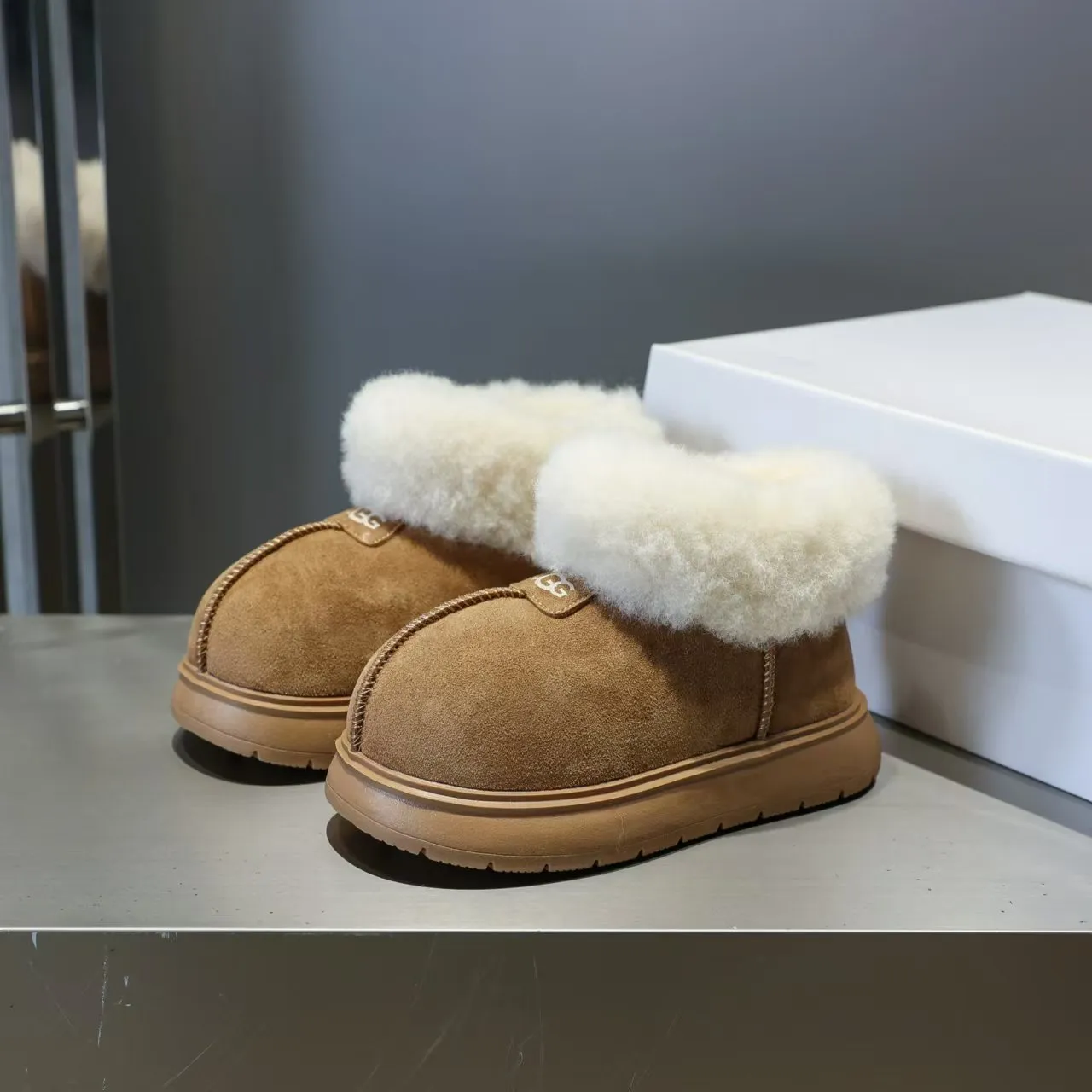 UGG Tasman Brown White Suede Upper Shearling Cuff Snow Boots 9