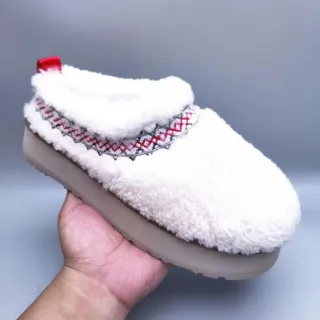 UGG أبيض بيج فرو شيرلينج سولا منصة أحذية كاجوال