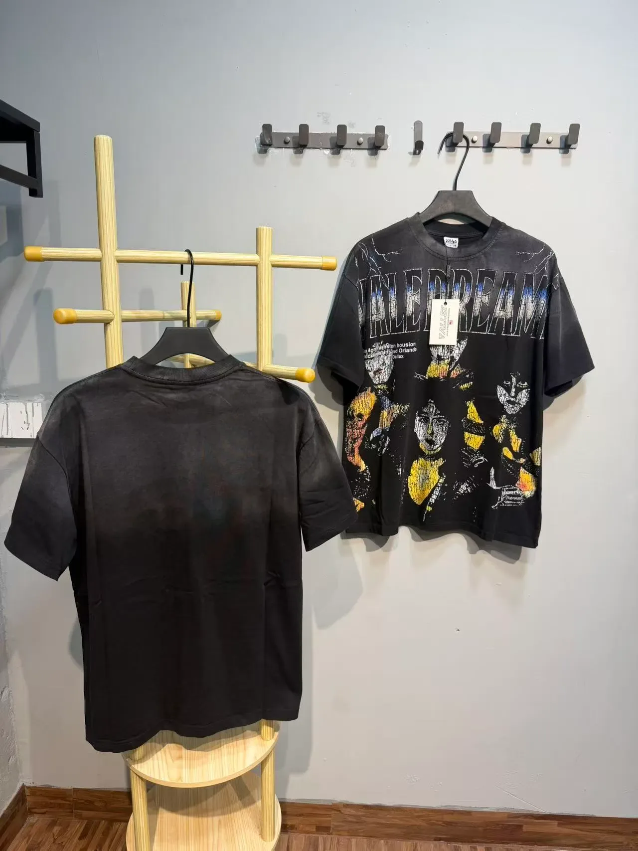 Camiseta preta com estampa gráfica desgastada Vale Forever Vale Dreams 8