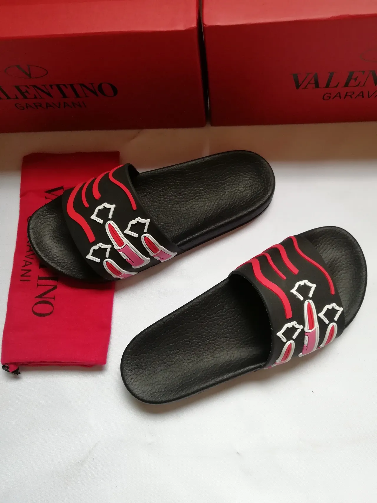 Valentino Negro Rojo Goma Slide Rayas Onduladas Motivo Chanclas 2