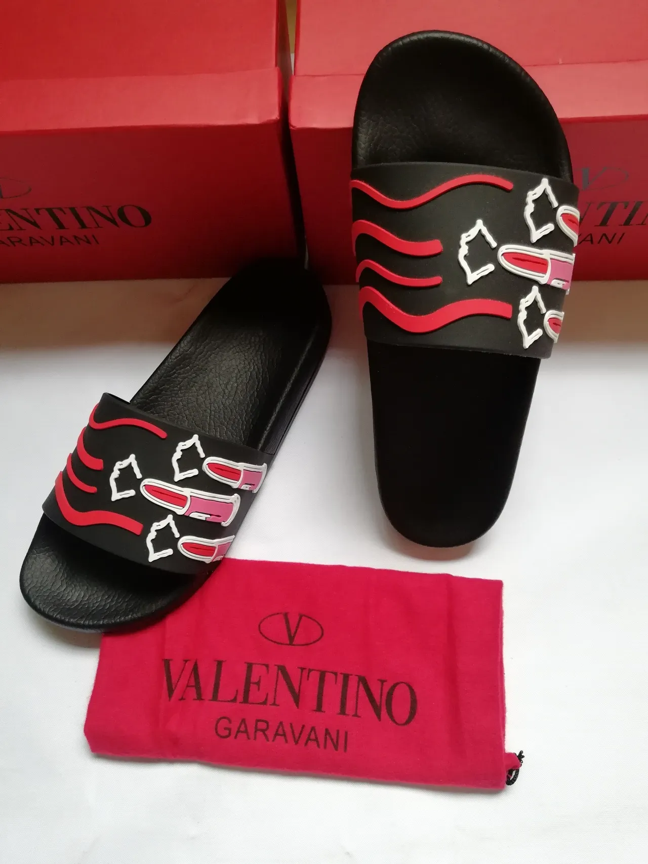 Valentino Negro Rojo Goma Slide Rayas Onduladas Motivo Chanclas 3