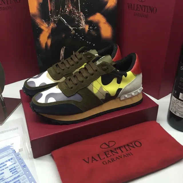 Valentino Tênis Lifestyle Multicolor com Camada de Camurça e Textil Superior, Painéis Gráficos de Chama Camuflagem 1