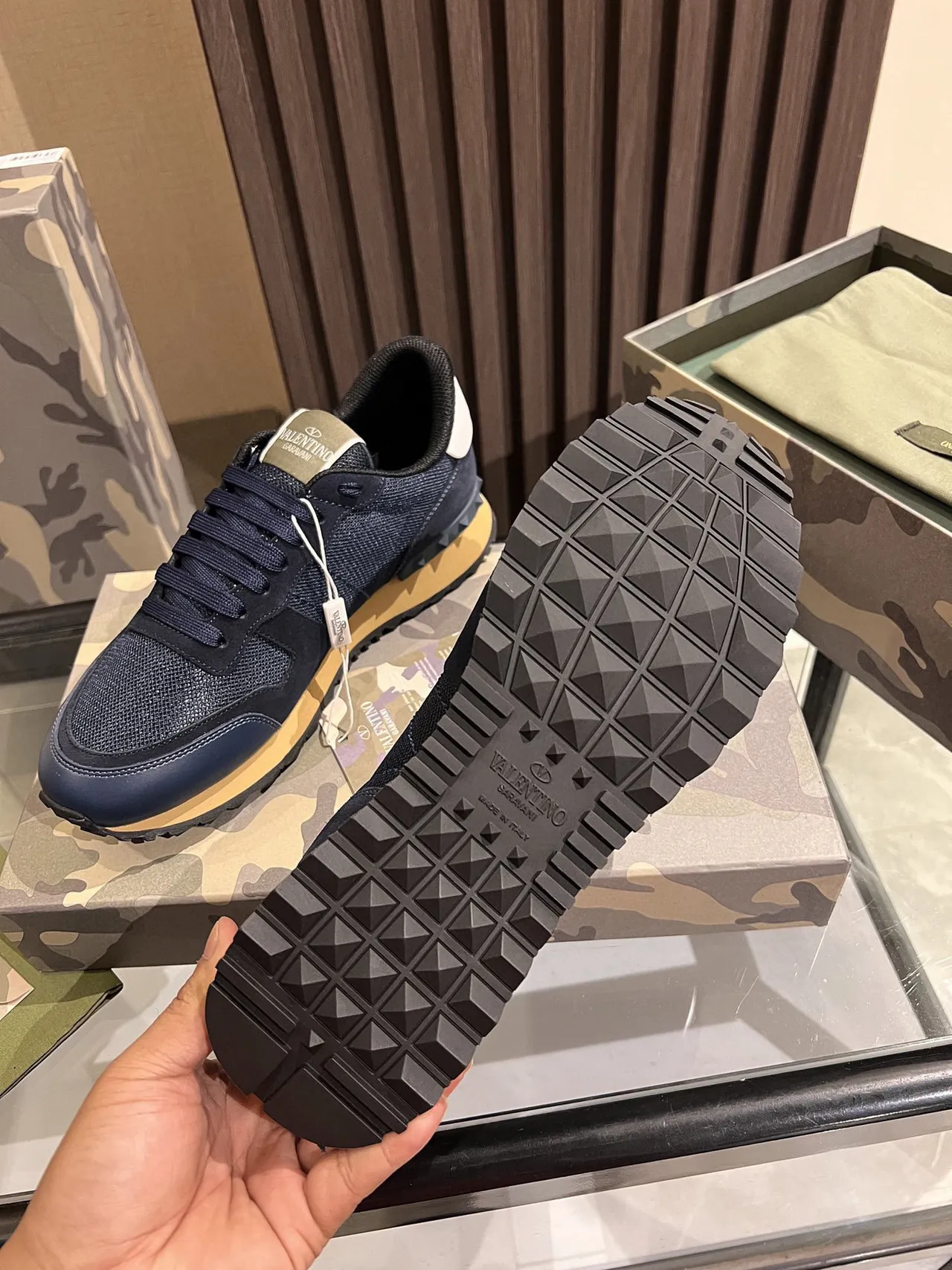 Valentino Navy Beige Mesh-Suede Hybrid Semelle Contrastante Lifestyle Sneakers 2