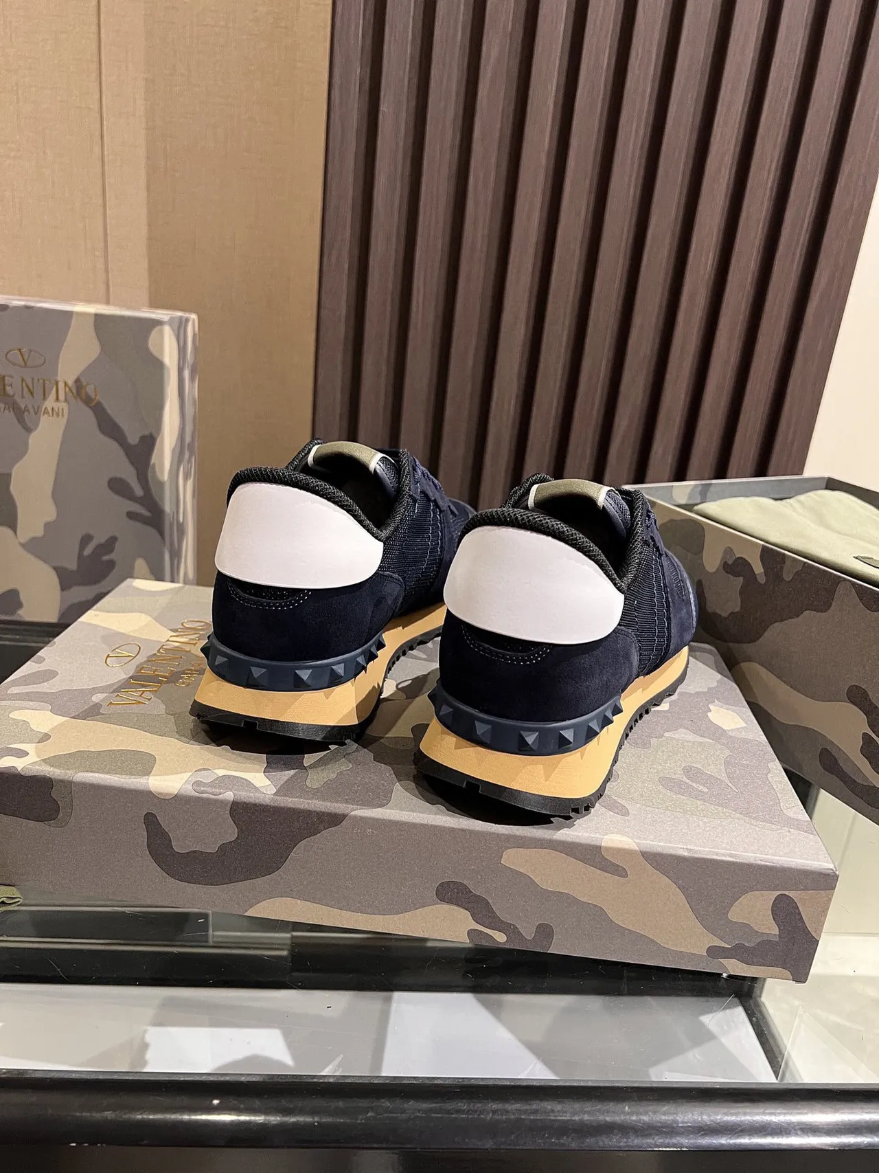 Valentino Navy Beige Mesh-Suede Hybrid Semelle Contrastante Lifestyle Sneakers 3