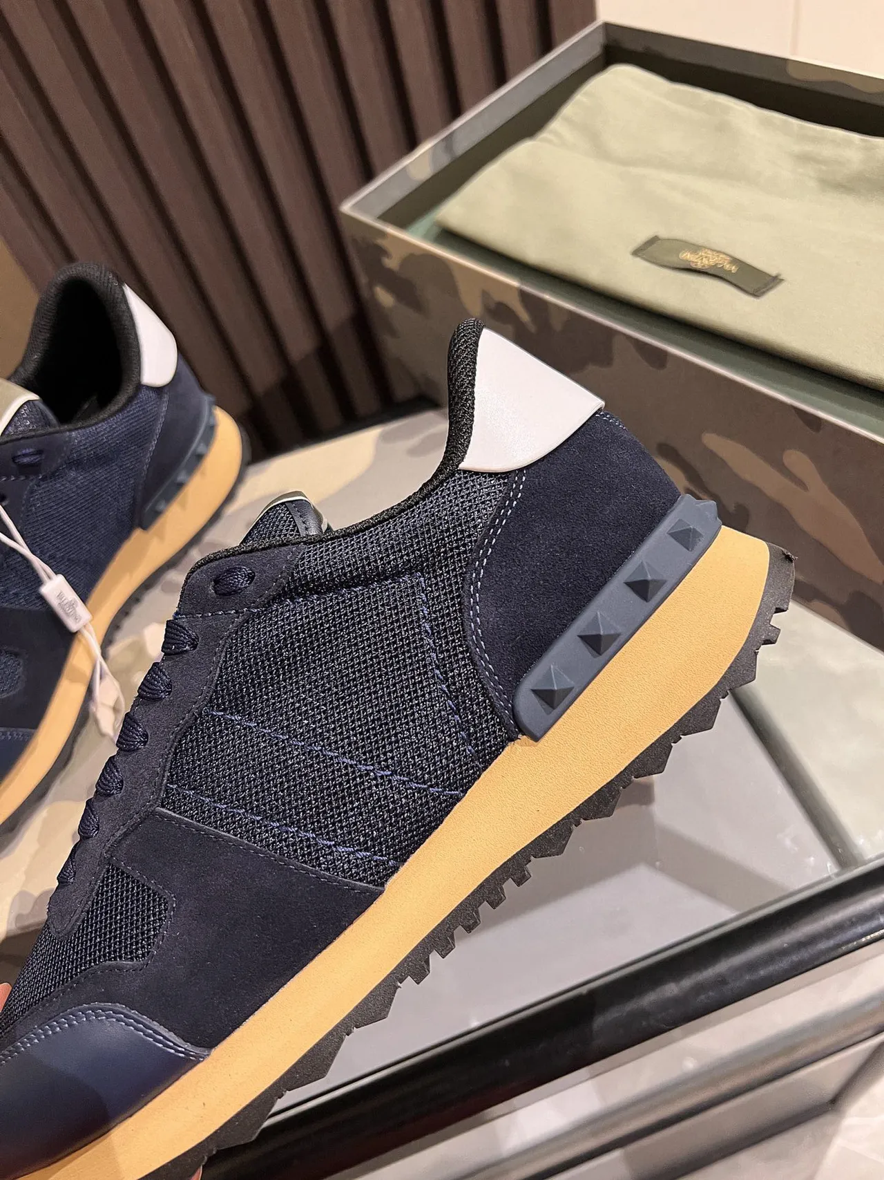 Valentino Navy Beige Mesh-Suede Hybrid Semelle Contrastante Lifestyle Sneakers 4