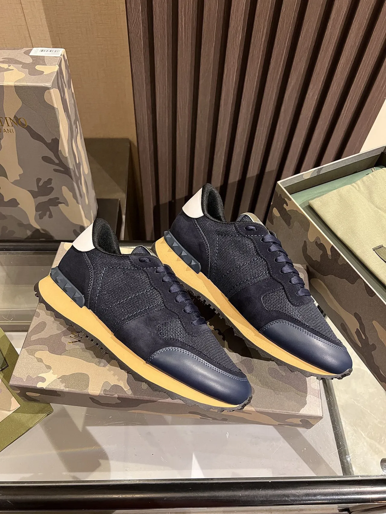 Valentino Navy Beige Mesh-Suede Hybrid Semelle Contrastante Lifestyle Sneakers 5