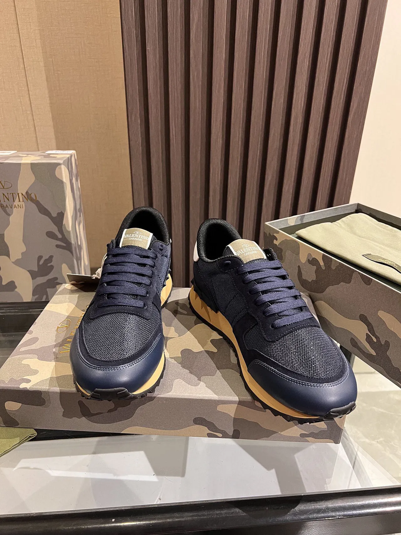 Valentino Navy Beige Mesh-Suede Hybrid Semelle Contrastante Lifestyle Sneakers 7