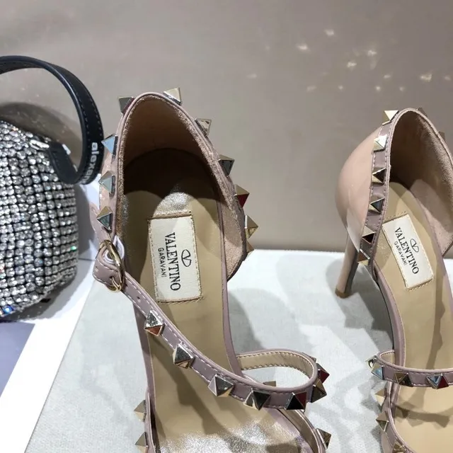 Valentino Rockstud Bege Ouro Couro Patentado T-Strap Stiletto 2