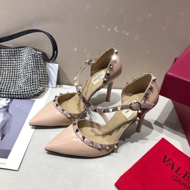 Valentino Rockstud Bege Ouro Couro Patentado T-Strap Stiletto 6