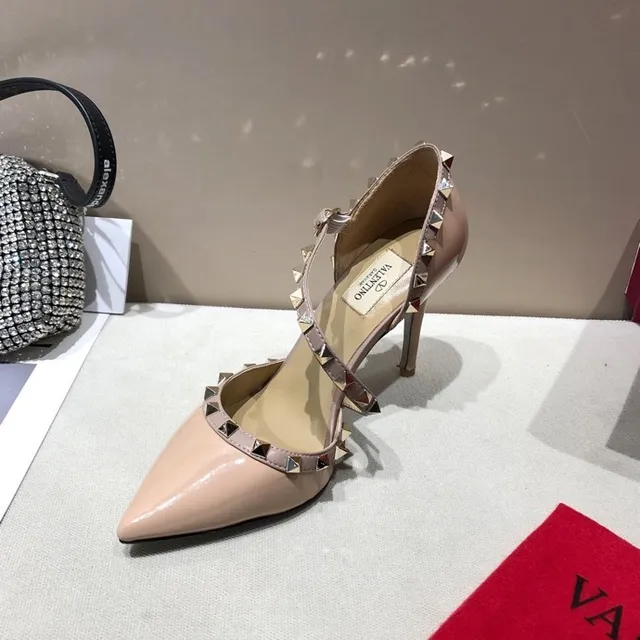 Valentino Rockstud Bege Ouro Couro Patentado T-Strap Stiletto 7