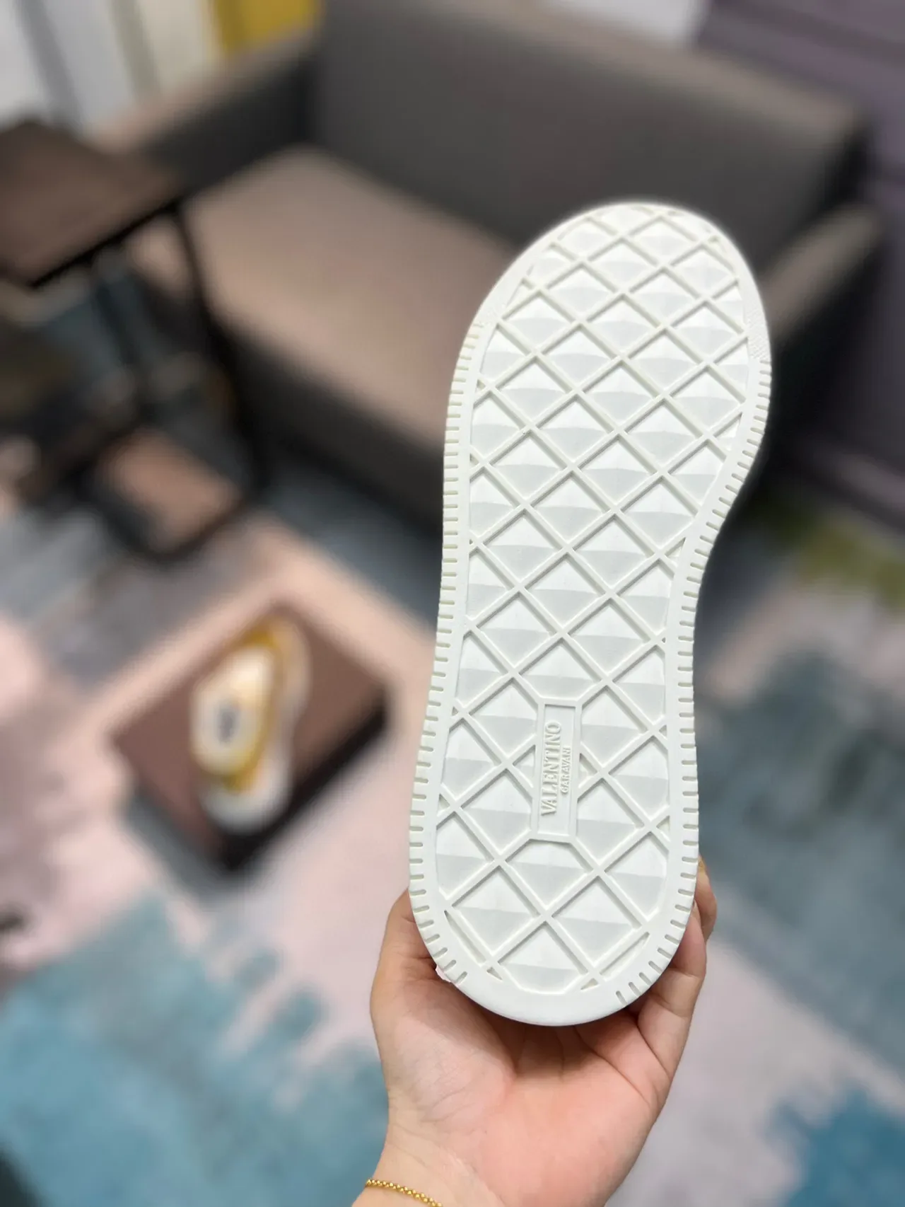 Valentino Rockstud sneakers lifestyle montantes en or métallique 9