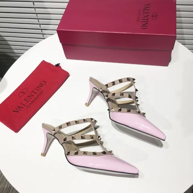 Valentino Rockstud كعب عالي وردي جلد لامع مدببة حزام T 3