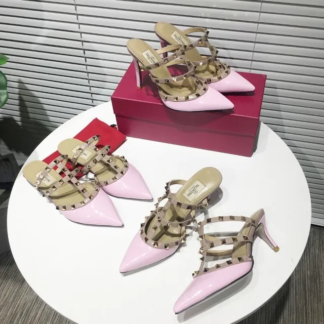 Valentino Rockstud كعب عالي وردي جلد لامع مدببة حزام T 5