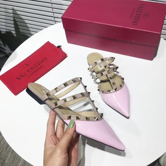 Valentino Rockstud كعب عالي وردي جلد لامع مدببة حزام T 9