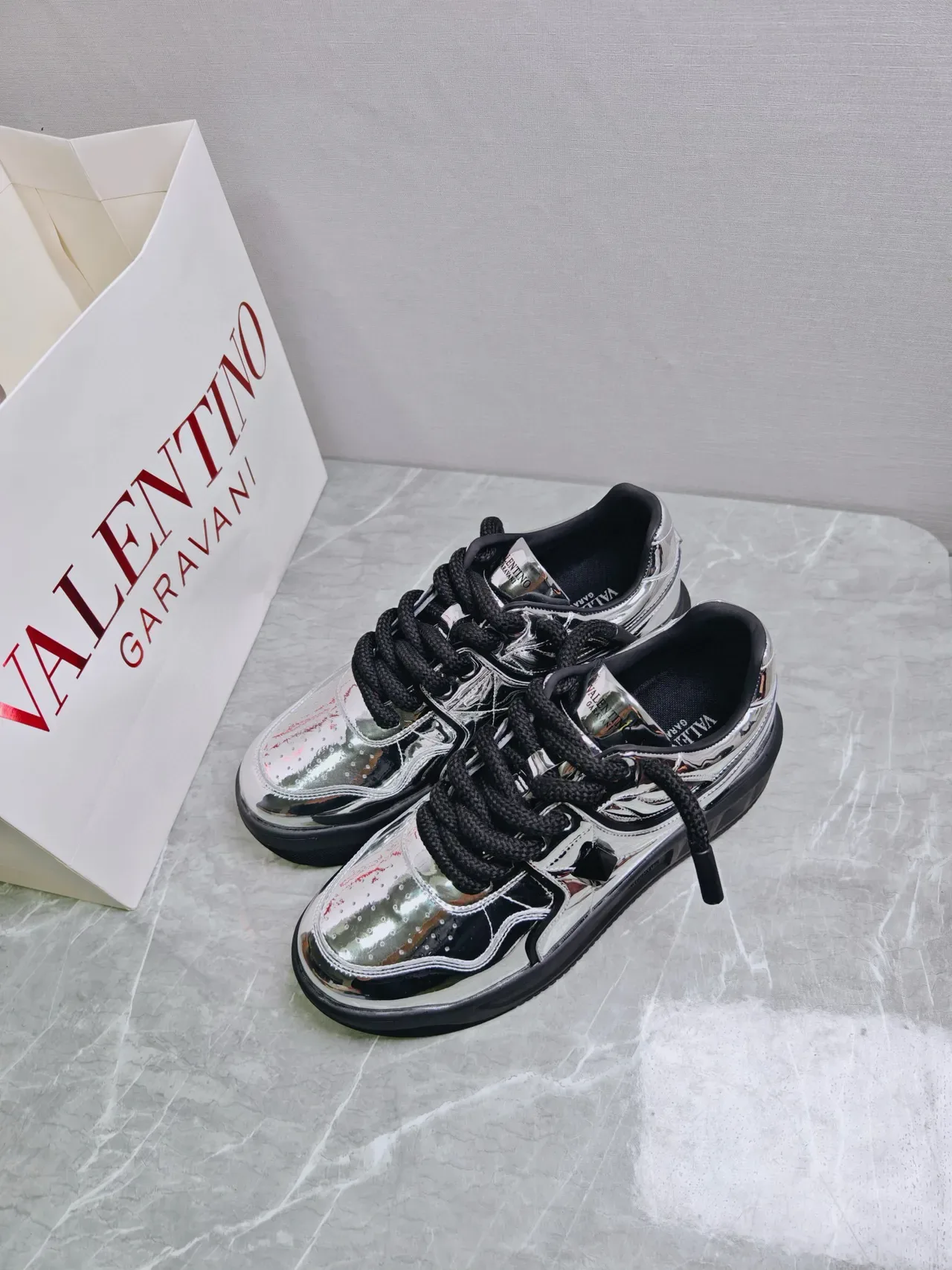 Valentino Rockstud Argent Noir Métallique Cuir Patenté Lacets Tressés Baskets Lifestyle 2