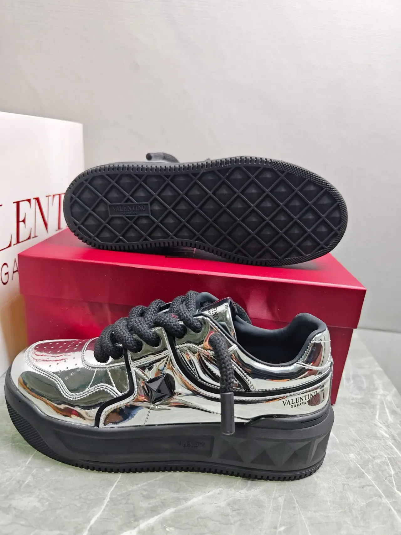 Valentino Rockstud Argent Noir Métallique Cuir Patenté Lacets Tressés Baskets Lifestyle 3