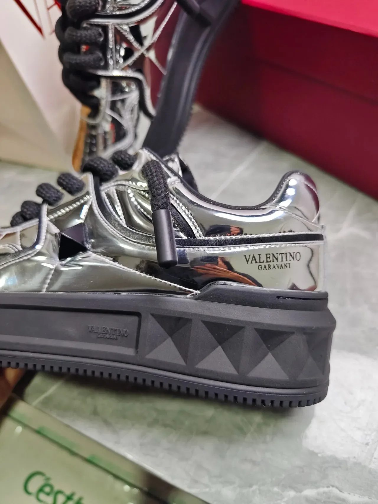 Valentino Rockstud Argent Noir Métallique Cuir Patenté Lacets Tressés Baskets Lifestyle 4
