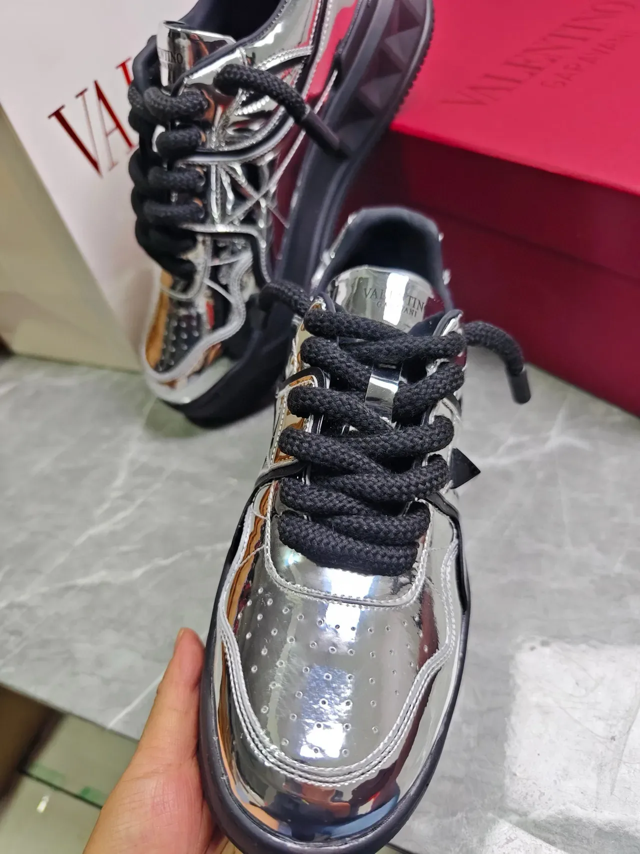 Valentino Rockstud Argent Noir Métallique Cuir Patenté Lacets Tressés Baskets Lifestyle 6