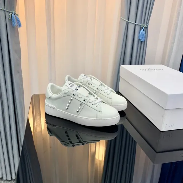 Valentino Rockstud Studded White Lifestyle Sneakers 3
