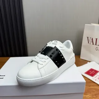 Valentino Rockstud Untitled 白黑铆钉生活方式运动鞋