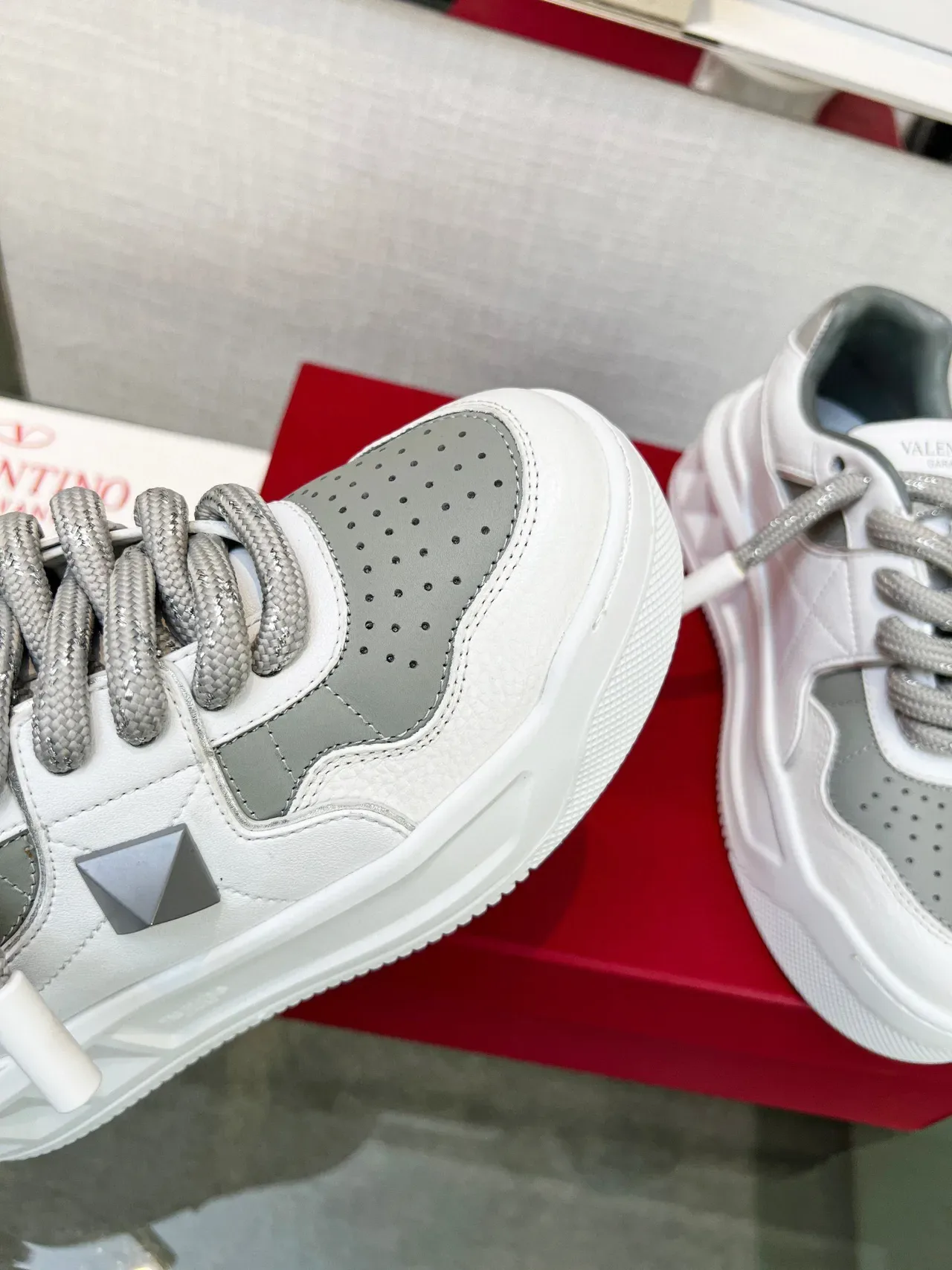 Valentino Rockstud Blanc Gris Semelle Plateforme Détail Stud Pyramid Lifestyle Sneakers 3