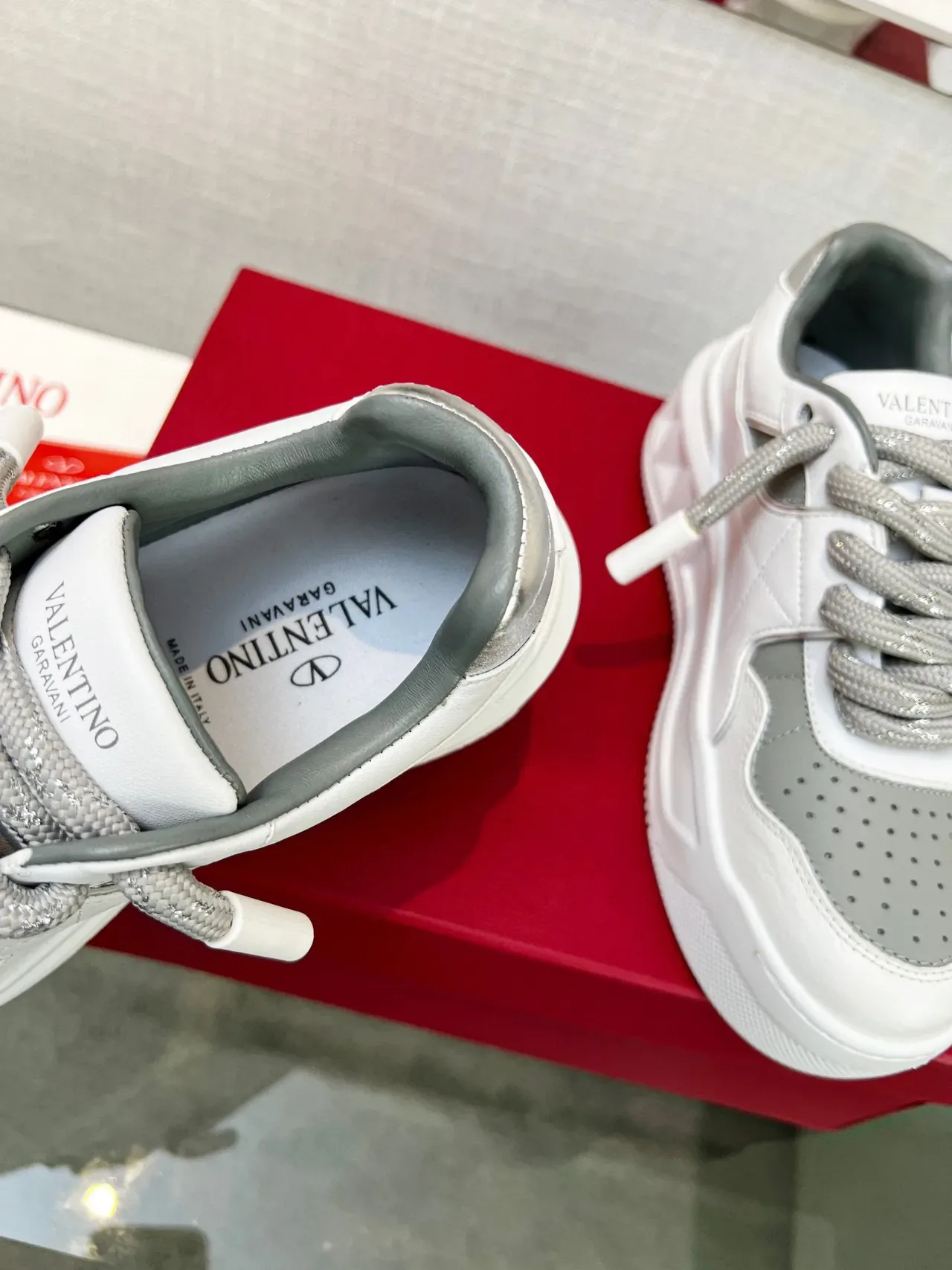 Valentino Rockstud Blanc Gris Semelle Plateforme Détail Stud Pyramid Lifestyle Sneakers 6