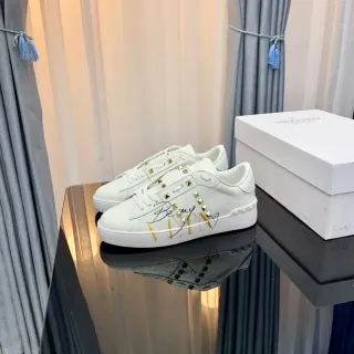 سنیکرز Valentino Rockstud أبيض مثبت بالمسامير VLTN جرافيكي نمط حياة